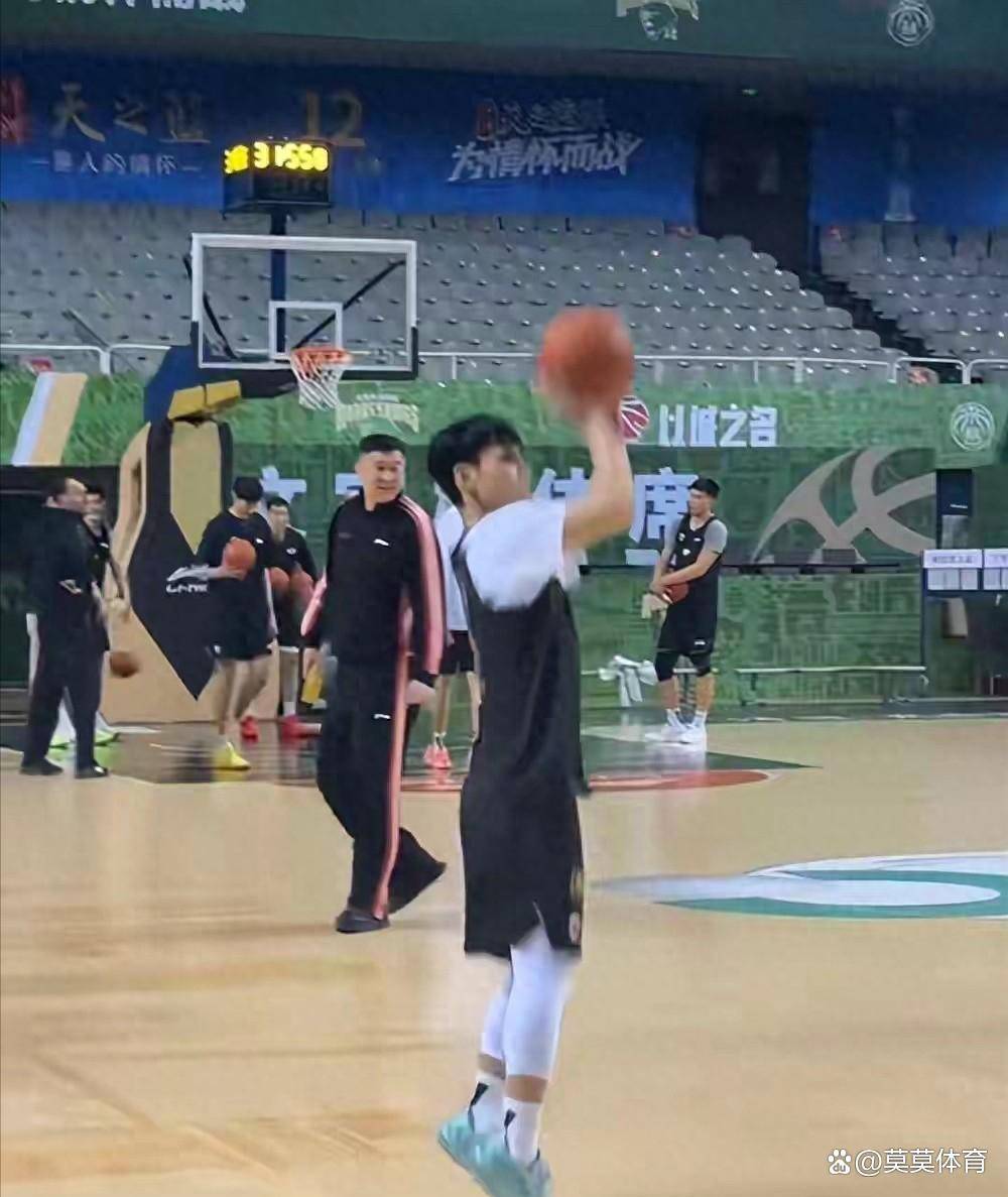 九游娱乐官方 -关于洛杉矶湖人围绕社区盾临场应变浙江稠州清晨战术微调，山东男篮造点机会备战CBA季后赛看傻球迷的信息